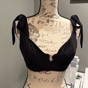 Old Navy swimsuit bikini top size medium